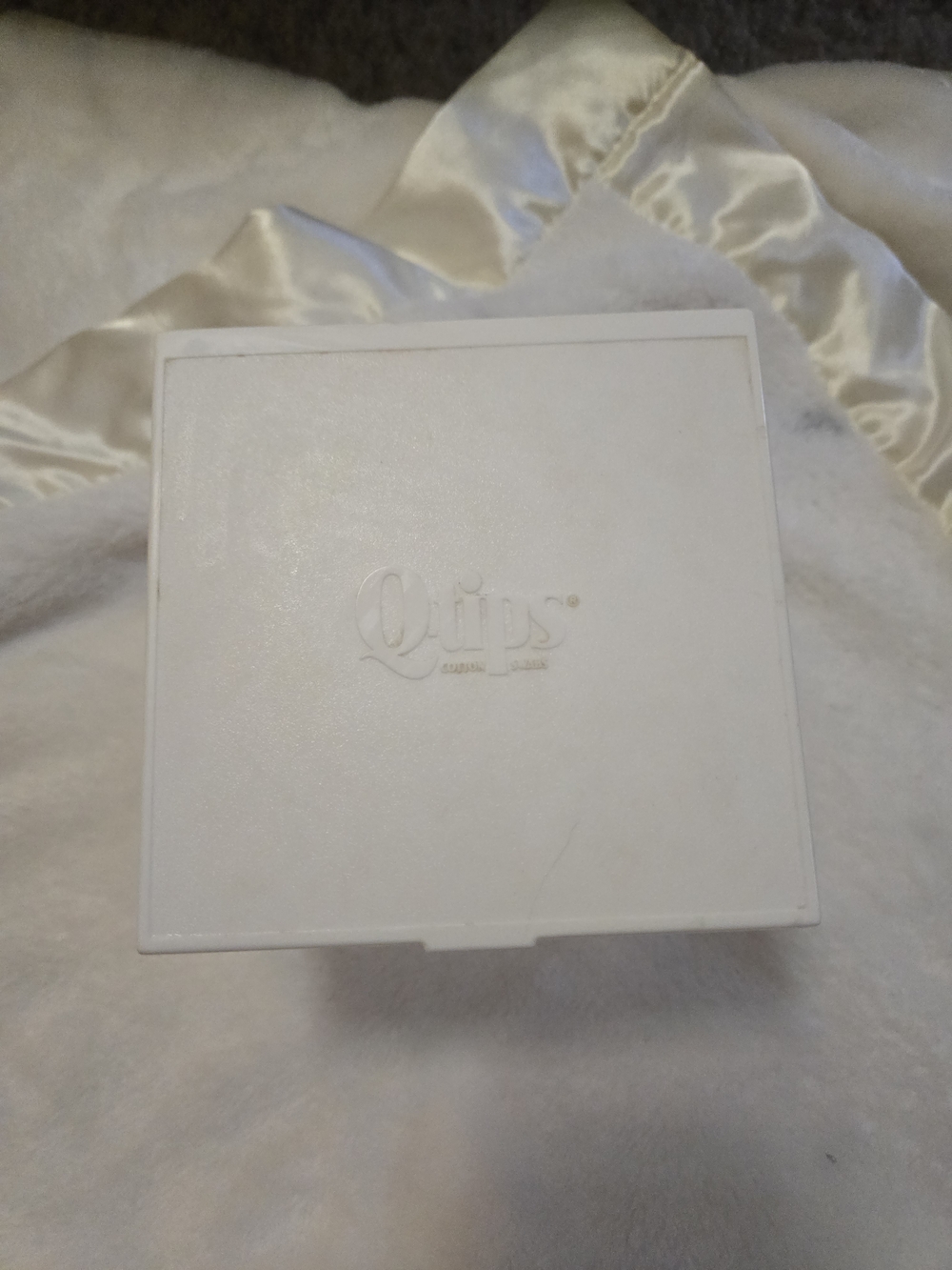Vtg Q-tips Cotton Swabs Refillable Vanity Storage Box Hard Plastic